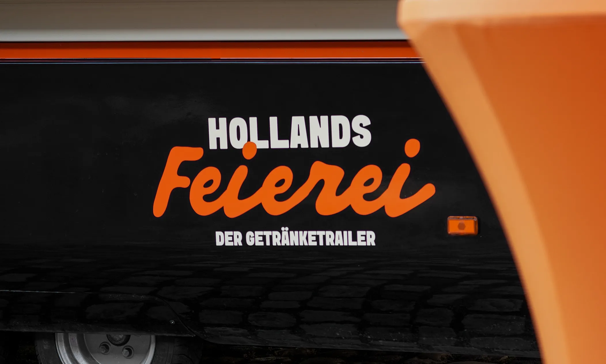 hollands_feierei_logo_trailer_teamlemke_brandingagentur_aachen_2104x1264px